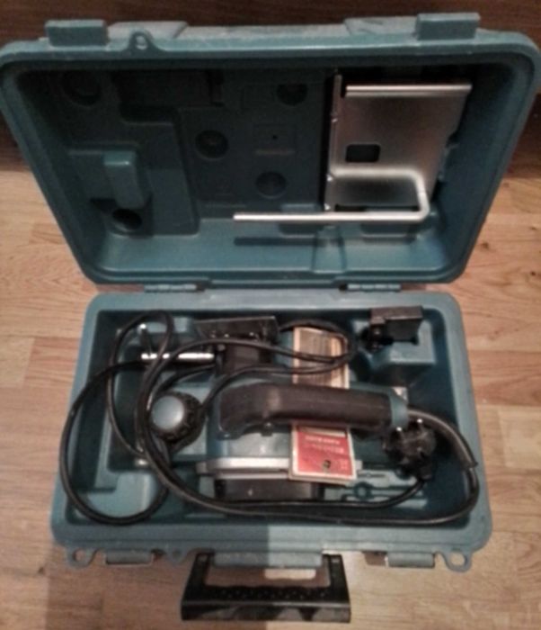 Электрорубанок Makita KR0800k