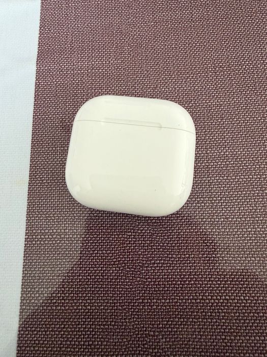 Apple AirPods4 ..