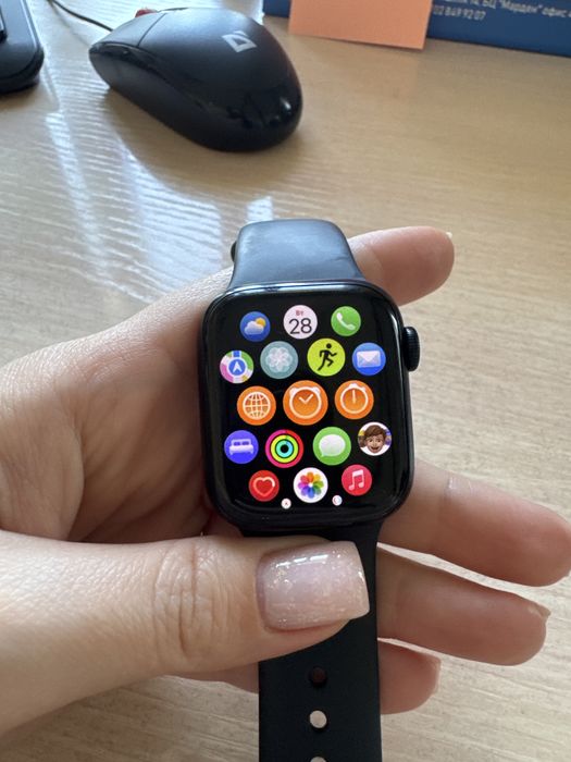 Продам Apple Watch 7, 41мм