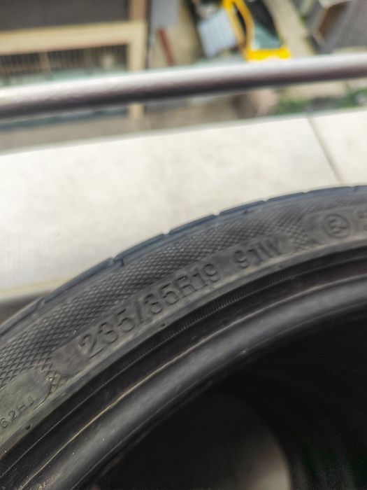 Гуми 235/35/R19 2 броя