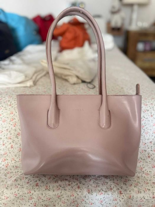 Дамски чанти Furla