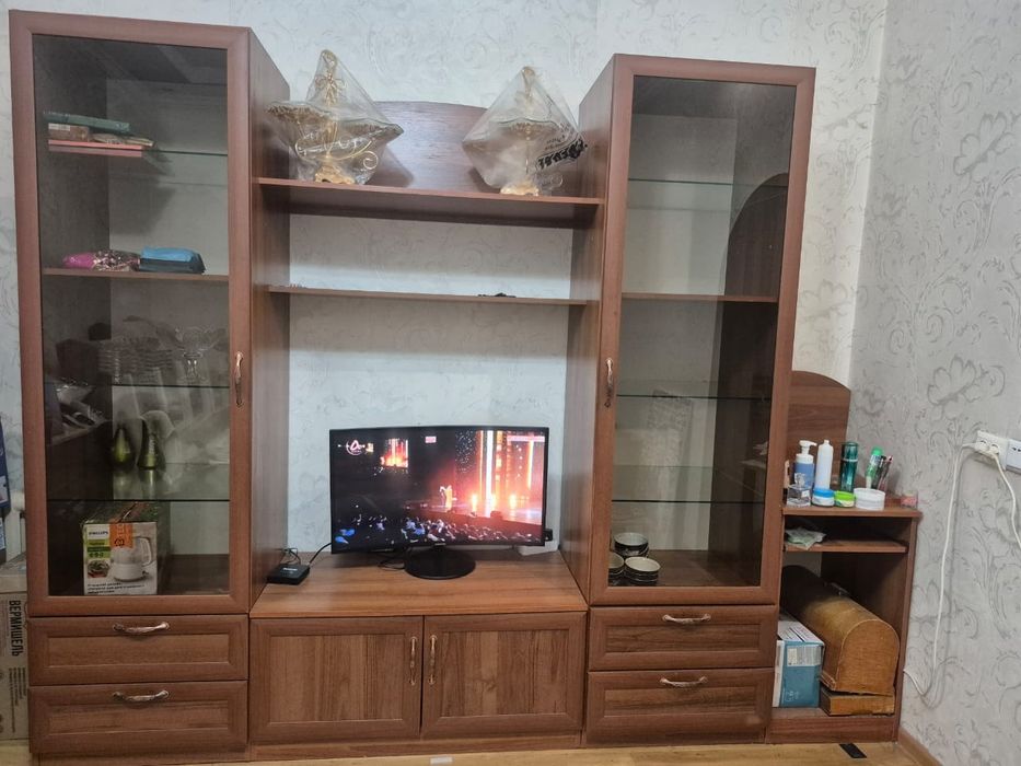 Мебель стенка для пасуды в хорошем сост