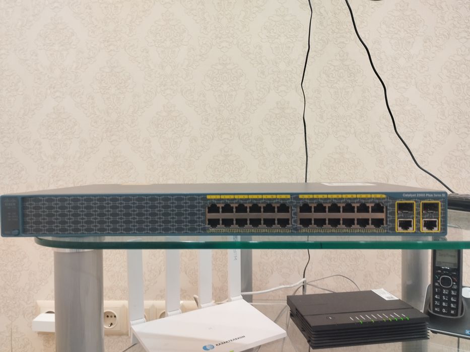CISCO 2960-24TC-S