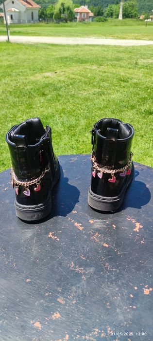 Детски лачени ботуши