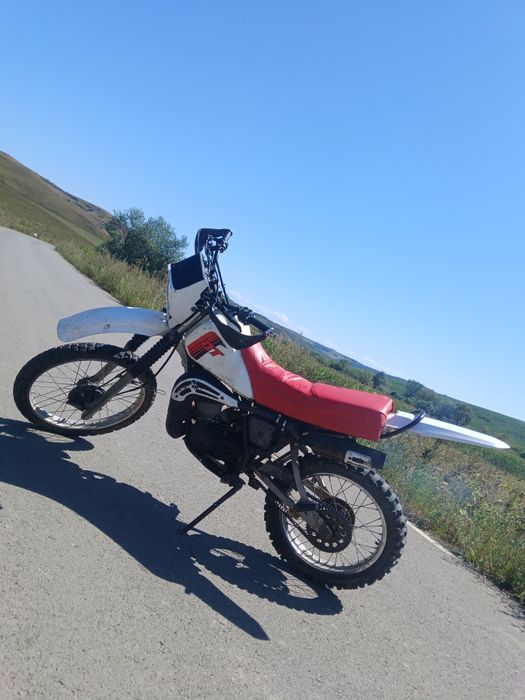 Vînd yamaha DT 125