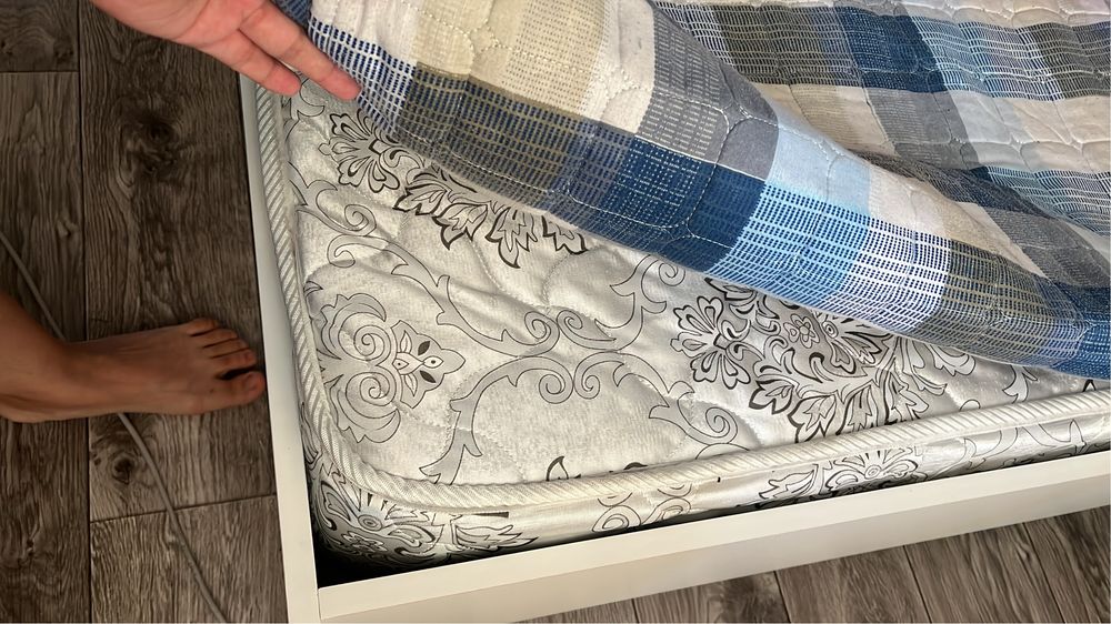 Срочно продам кровать+матрас+2тумбочка все 50тыс