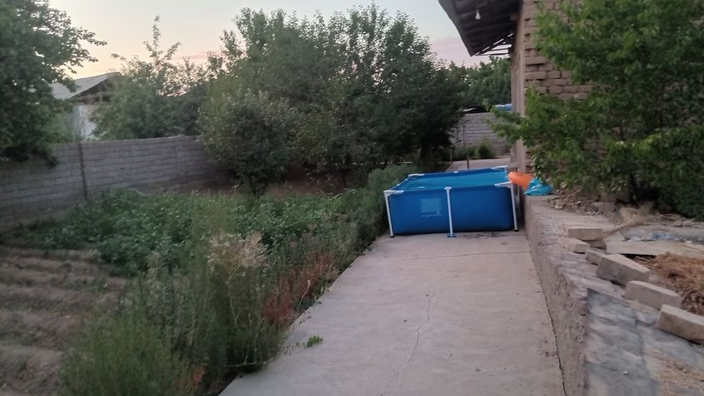 Hovli sotiladi hamma sharoit bor