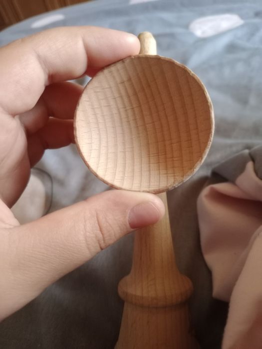Vand broken romb in stare buna , este anti skid are at schimbata cu una mai subțire și mai mare balene hole mare si e foarte bună, am wi cutie la ea.