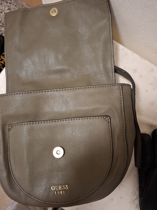 Дамска оригинална чантичка за през рамо. Guess Dixie Crossbody Flap