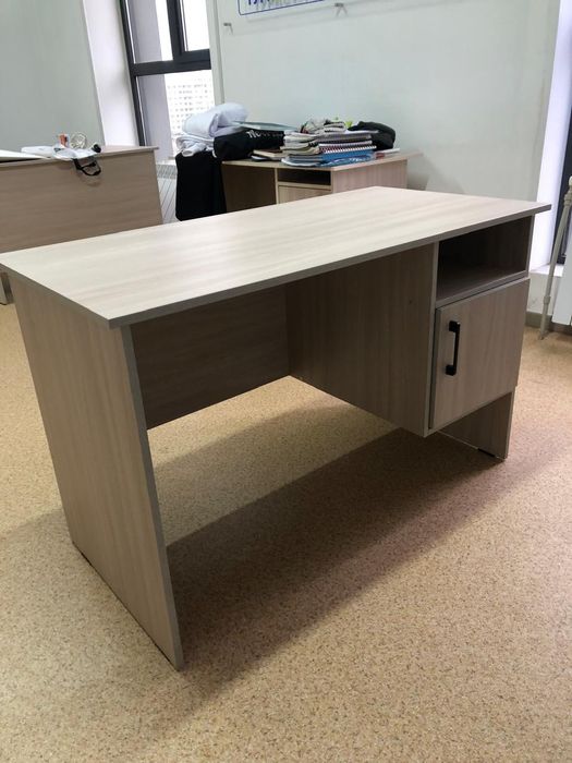 Стол офисный,рабочии стол