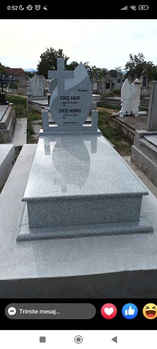 Monumente funerare