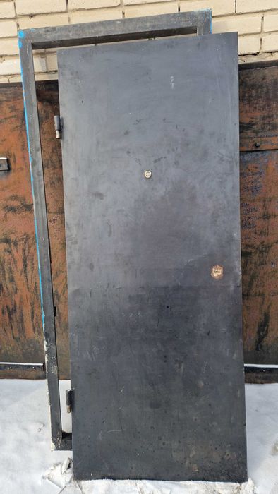 Продам входную дверь