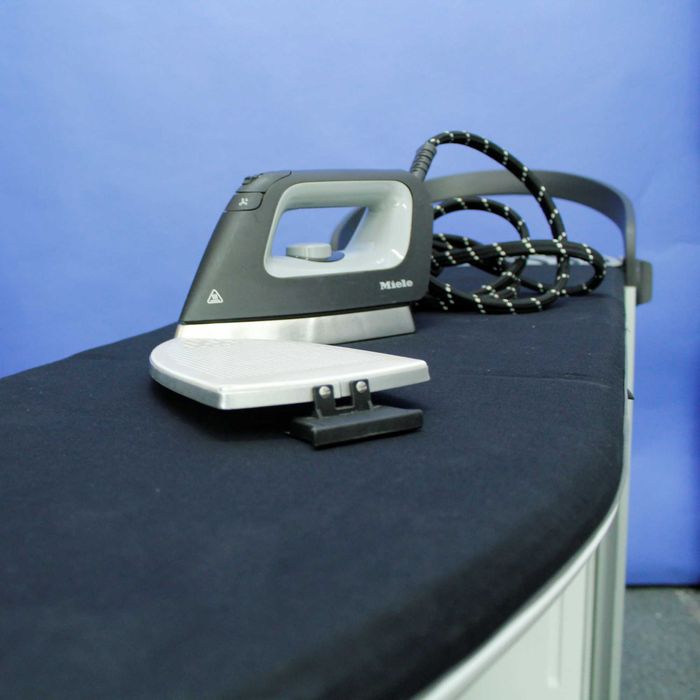 Statie de calcat Miele B 2312 Fashion Master, Sistem Premium: alb/antracit