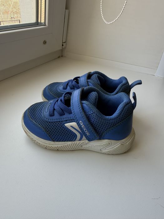 Продам кроссовки для мальчиков