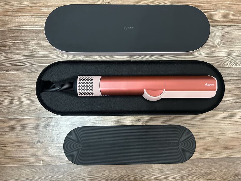 Продам оригинальный фен-выпрямитель Dyson