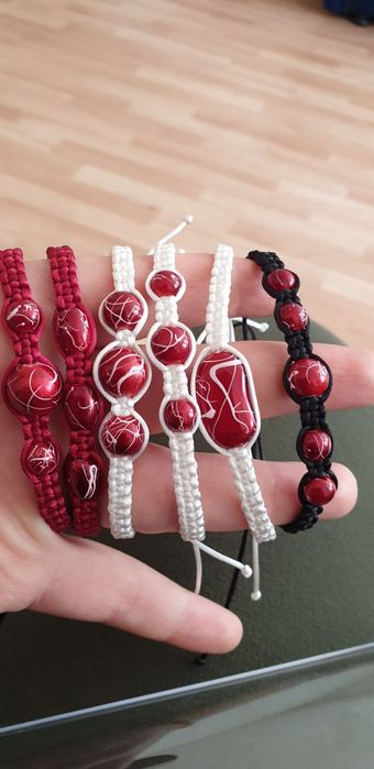 Ръчно изработени гривни на изгодни цени