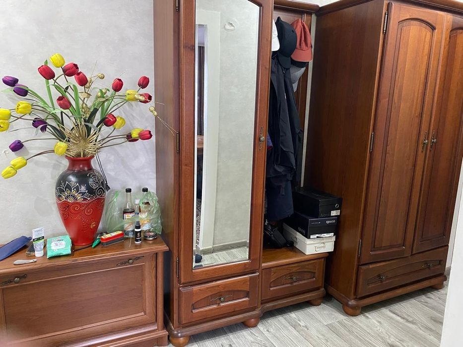 Продам шкаф прихожку из дерева