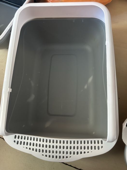 Лоток для кошек серого цвета средний