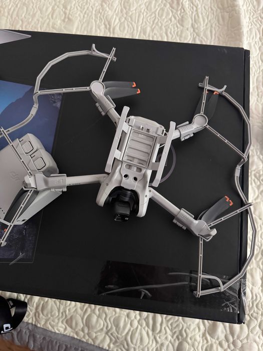 Vând drona DJI mini 3 fly more combo