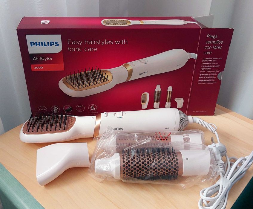 Perie noua cu aer cald Philips 3000, ioni, 4 accesorii, 800W