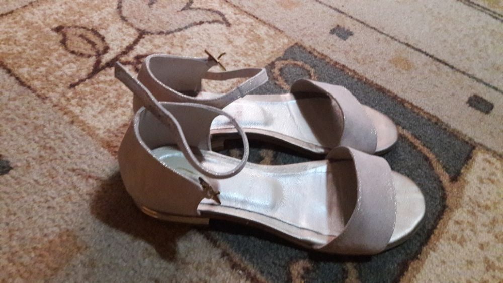 Маратонки, сандали -36 номер