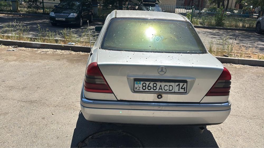 На разбор мерселес 180