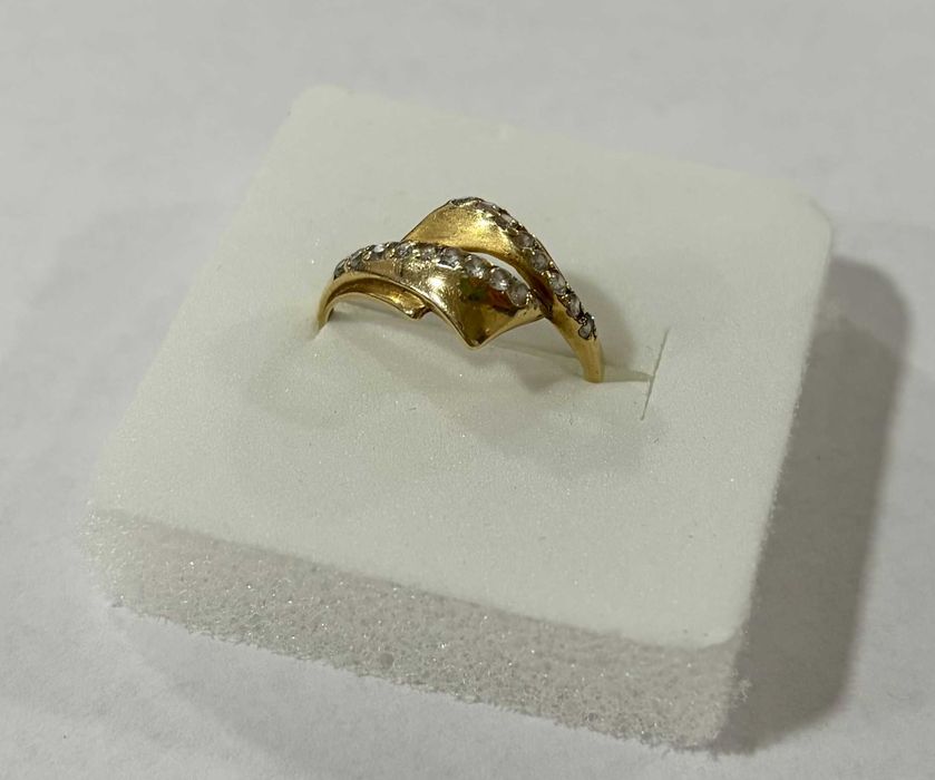 Златен пръстен 14 карата 1.98гр проба 585