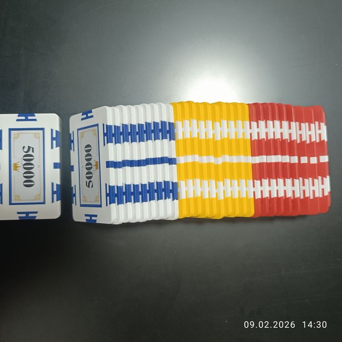 Продам фишки квадратный пластик