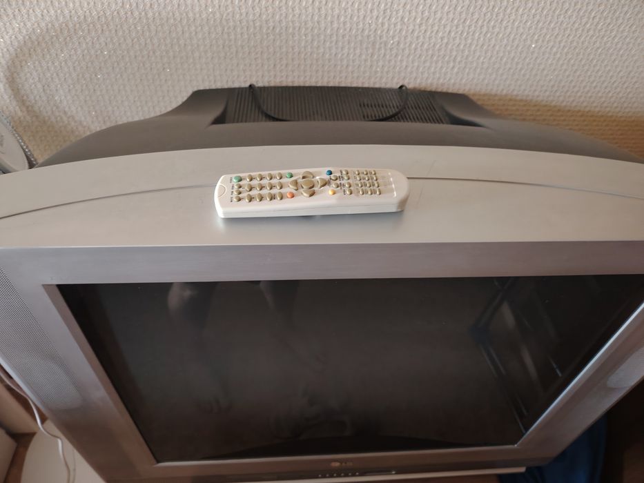 Продам телевизор LG