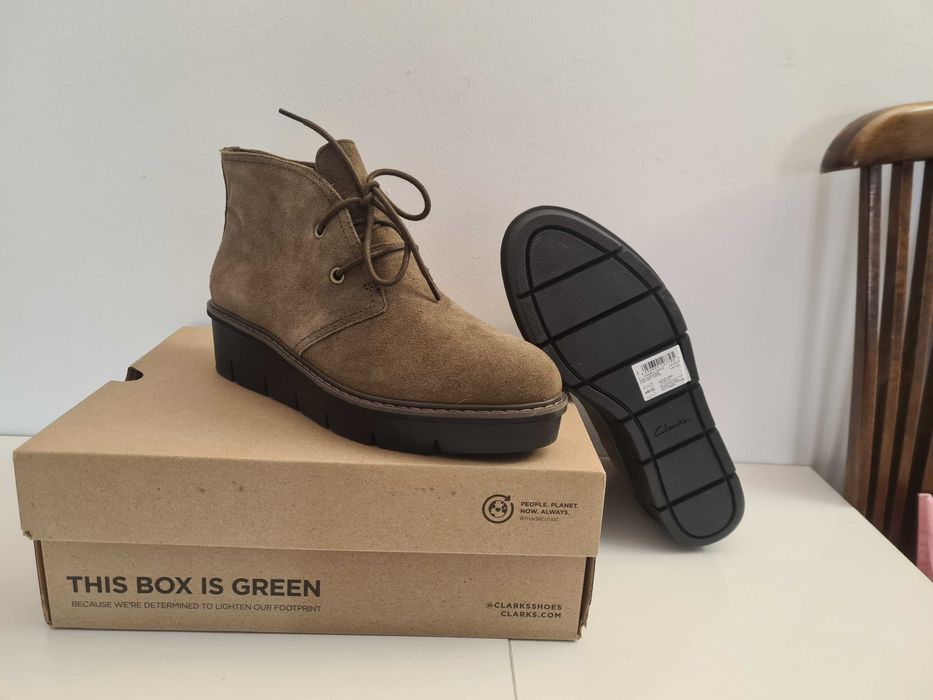 Велурени боти Clarks