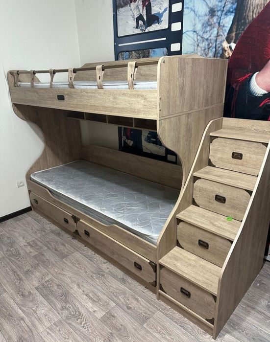 Продам двухъярусную кровать