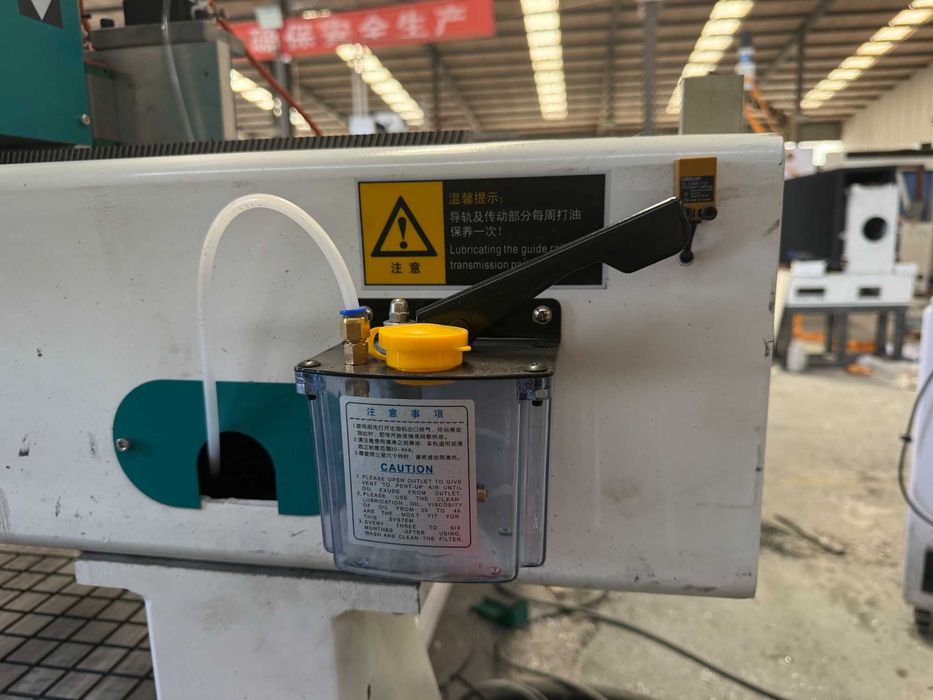 Router CNC cu 3 motoare si masa cu vacuum