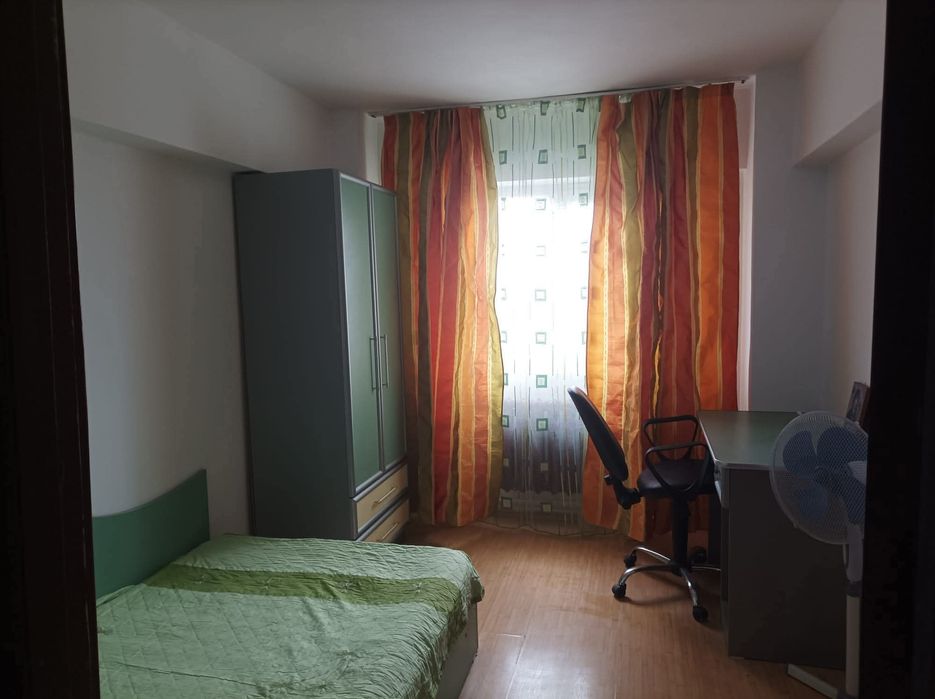 Vând apartament 3 camere decomandat