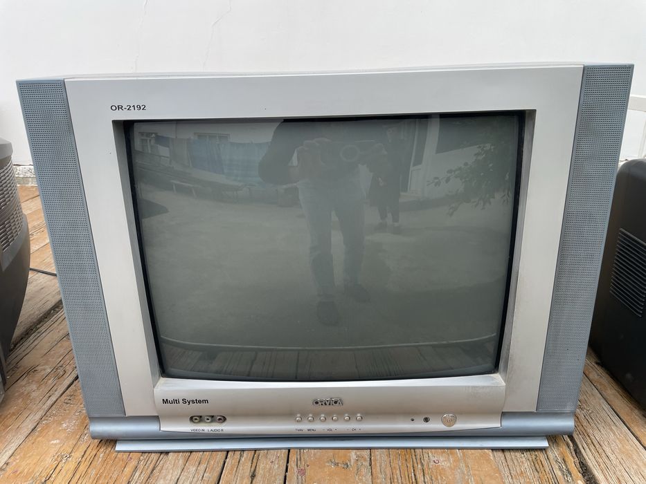 Televizorlar sotiladi 3ta bor