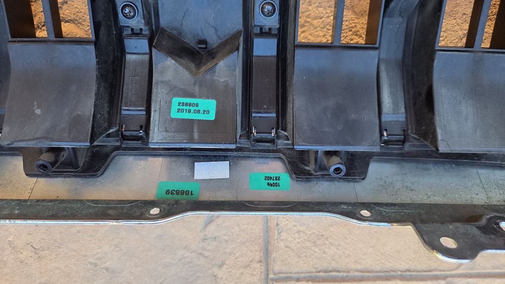 Grilă radiator Suzuki Scross SX4