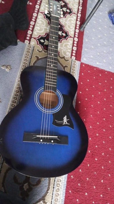 Гитара  в хорошем сост.