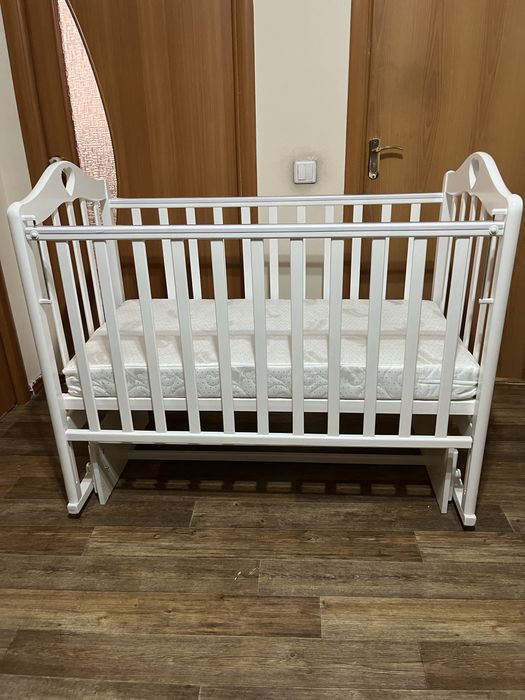 Кроватка с маятником