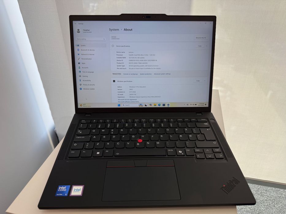 Lenovo T14 Gen 5 - Ultra 5 125 - 32 GB RAM - 512 GB SSD - Qwerty Tastatura Iluminata - Garantie 32 luni