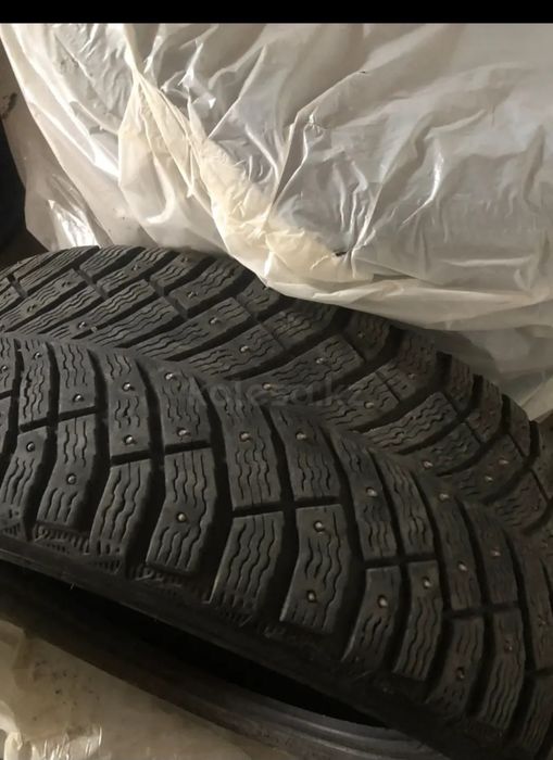 Зимние шипованные