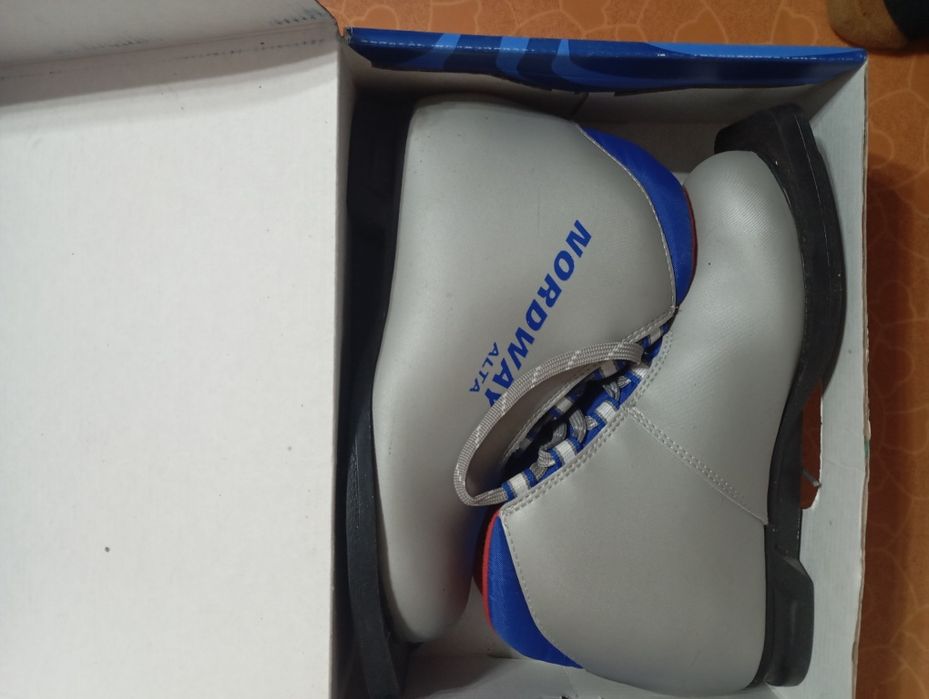 Лыжные ботинки женские