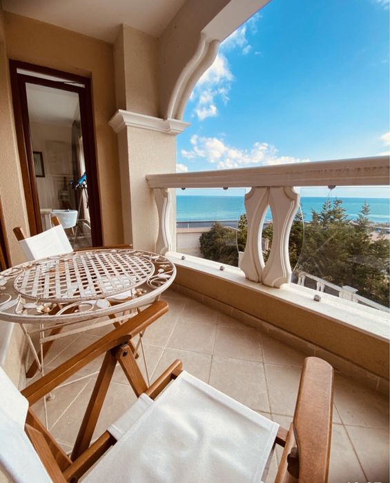 Апартамент под наем в La Mer Residence. Местоположение на брега на морето