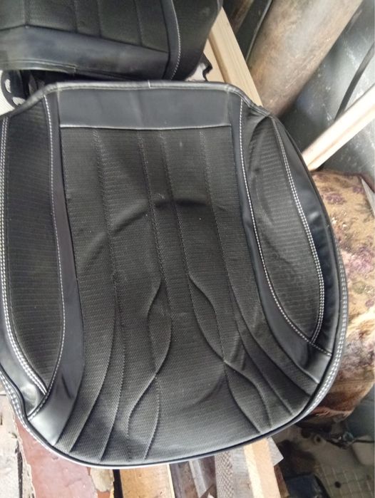 Продам чехлы на Хундай Санта -фе.