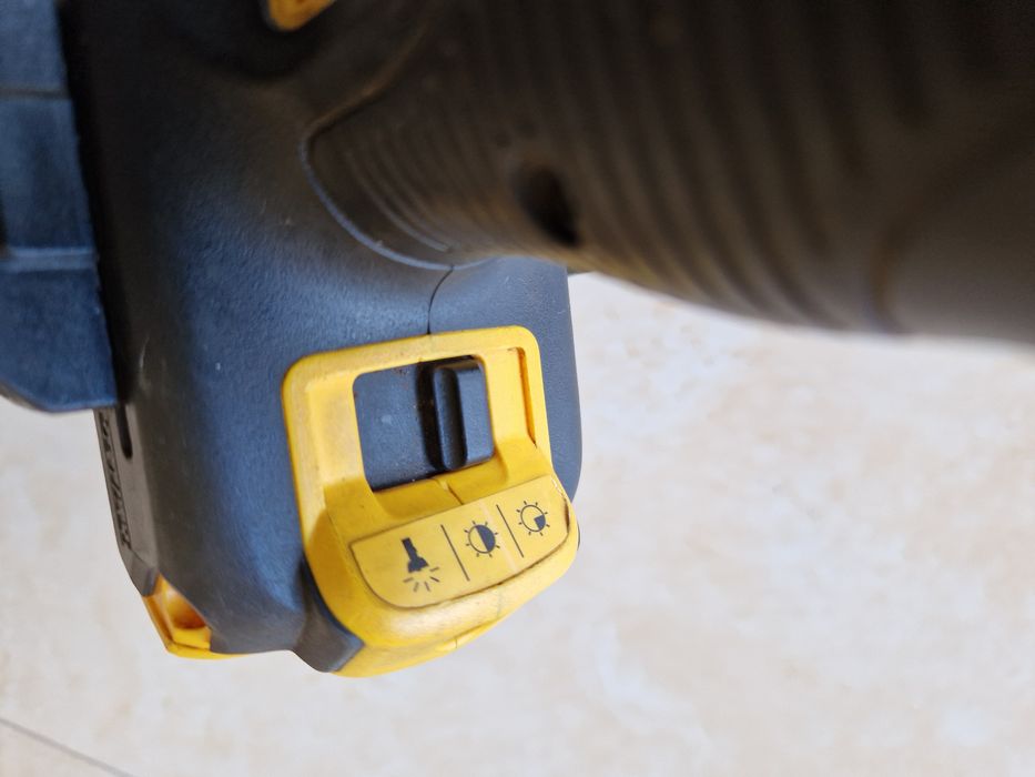 Dewalt DCD 791 - masina de gaurit si insurubat