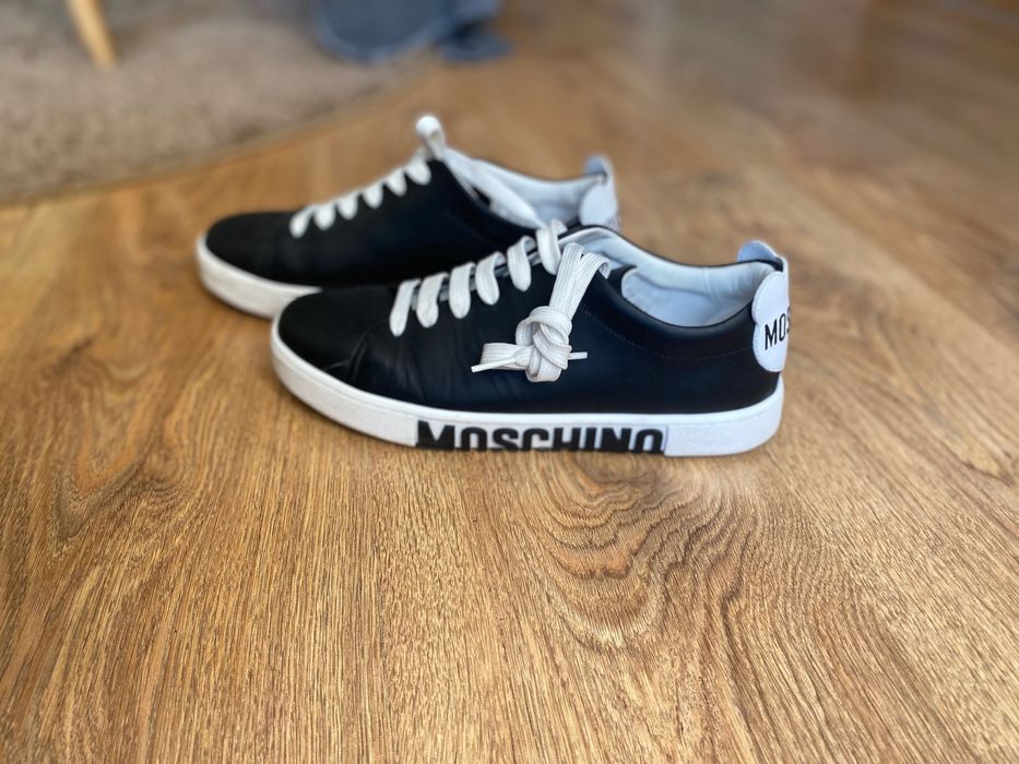 Оригинални Дамски  кецове от естествена кожа  LOVE MOSCHINO номер 38