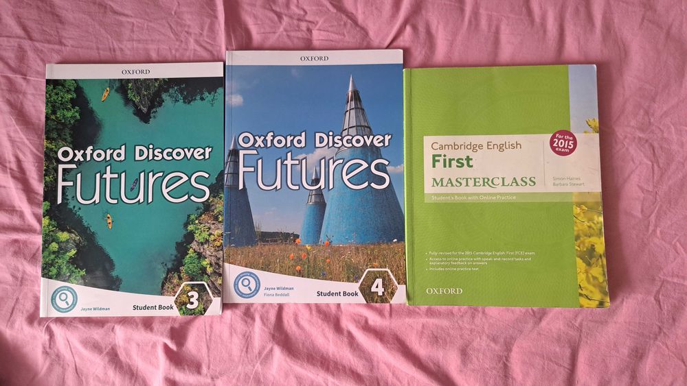 Учебници Британика(ПИСАНО С ХИМИКАЛ) и книжки