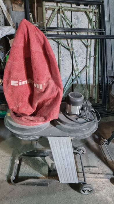 Vand circular cu masa Makita - 2000w, abrict si exhaustare