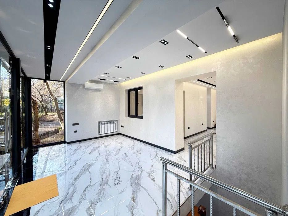 Tayyor ijara: Ofis  salon  show-room 71 m² + 31 m² podval Eco Park