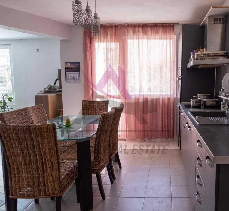 Дава се под наем Четиристаен апартамент в Варна, Лятно кино Тракия - 110 кв.м за 900 € - Снимка #1