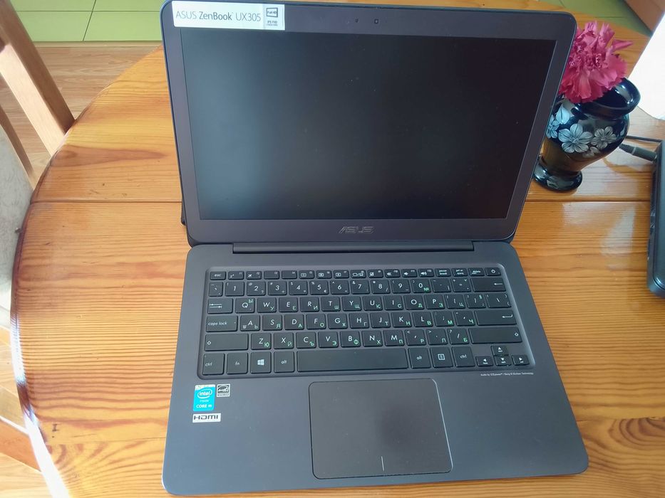Asus Zen Book UX305 , 13 inch. Windows 10. Като нов. Ултра тънък.