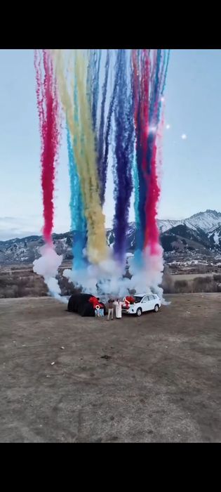 Салюты цветные дневной